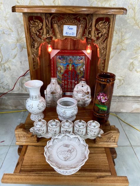 Bàn thờ ông địa gỗ xoan chân quỳ 42x42x60 (Ngang x Sâu x Cao) 