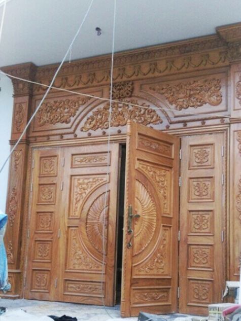 Cửa gỗ 4 cánh lớn khung bao đục hoa văn 2 cột mẫu CG53